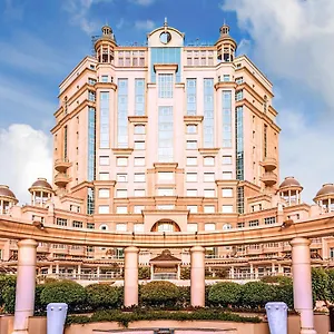 Swissotel Al Murooj 5* ドバイ